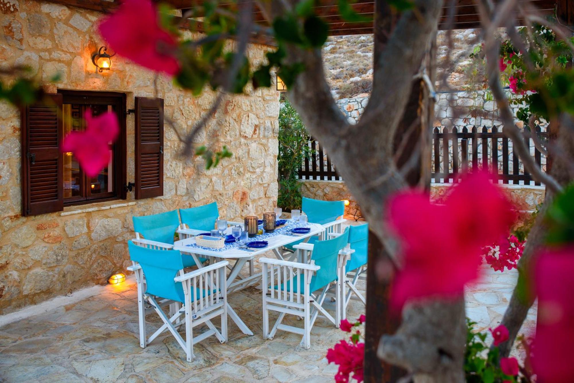 Villa Ftenagia Chalki Town Bagian luar foto