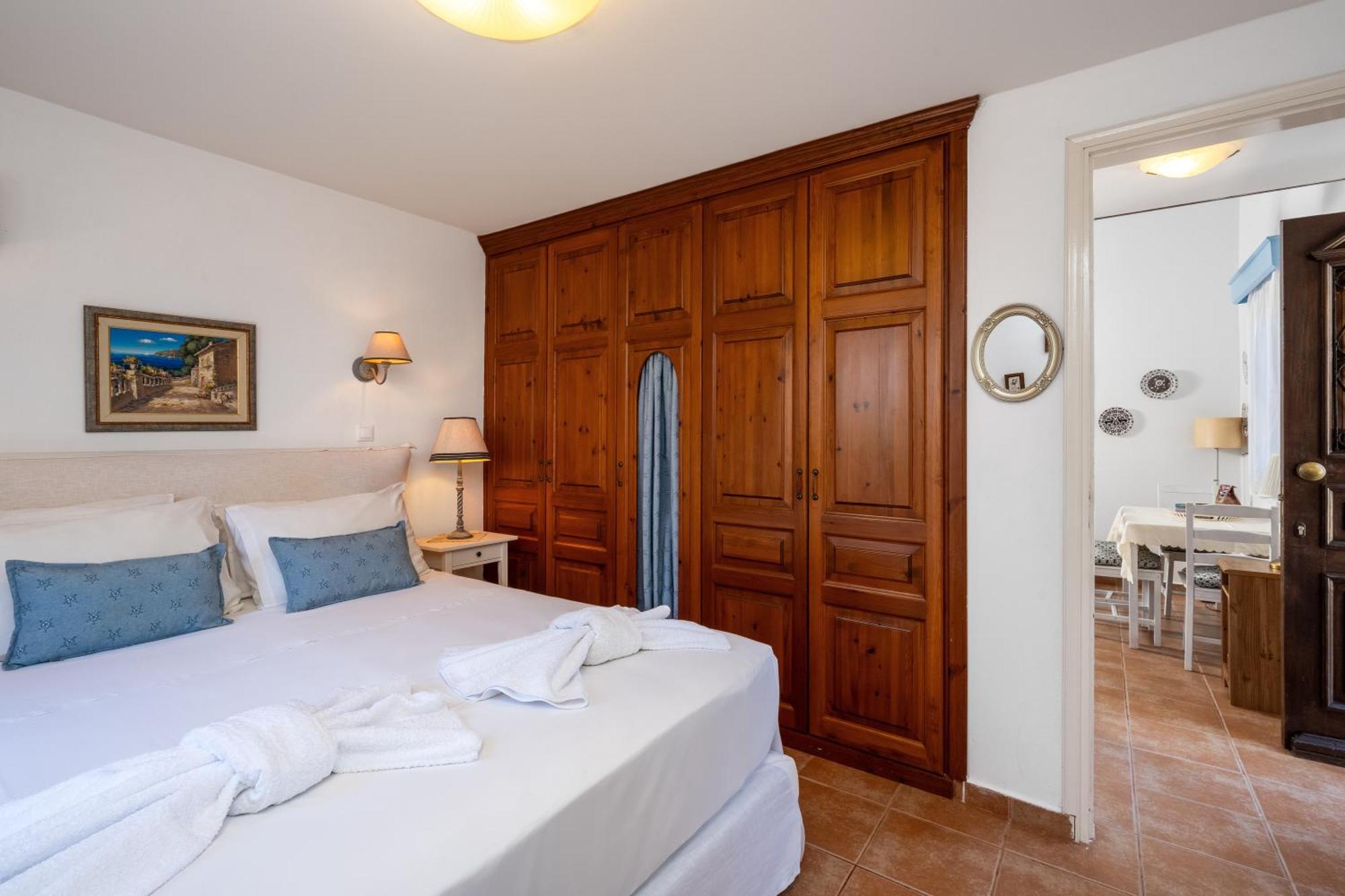 Villa Ftenagia Chalki Town Bagian luar foto